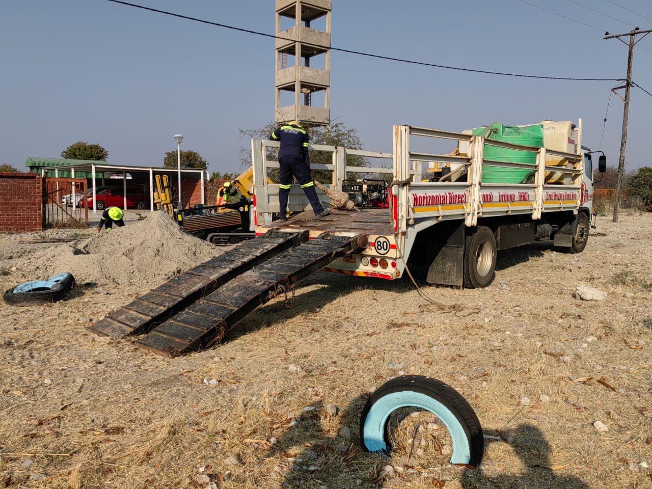 HDD rigs, mud systems and support fleet